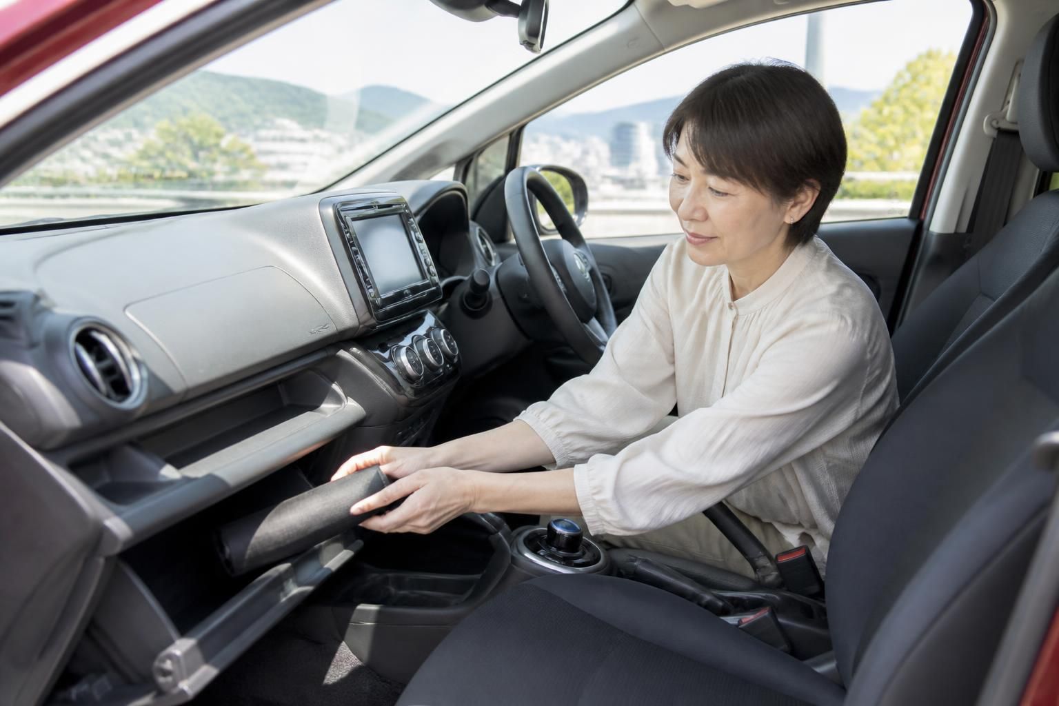 選ぶ際のポイントは「車種適合」と「金具の種類」